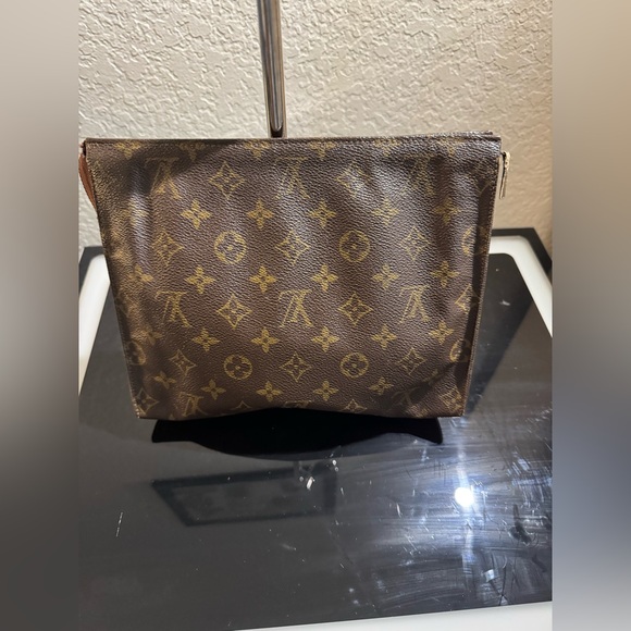 Louis Vuitton monogram toiletry pouch - Picture 3 of 5